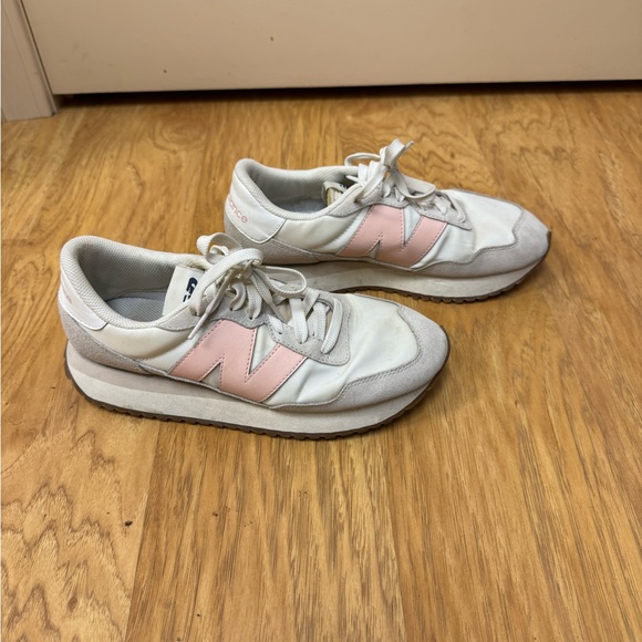 New Balance 237 Sneakers in Sea Salt/Pink Haze Futures - Picture 4 of 9